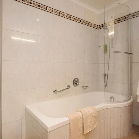 Biohotel Rastbichlhof Готель Нойштіфт-ім-Штубайталь
